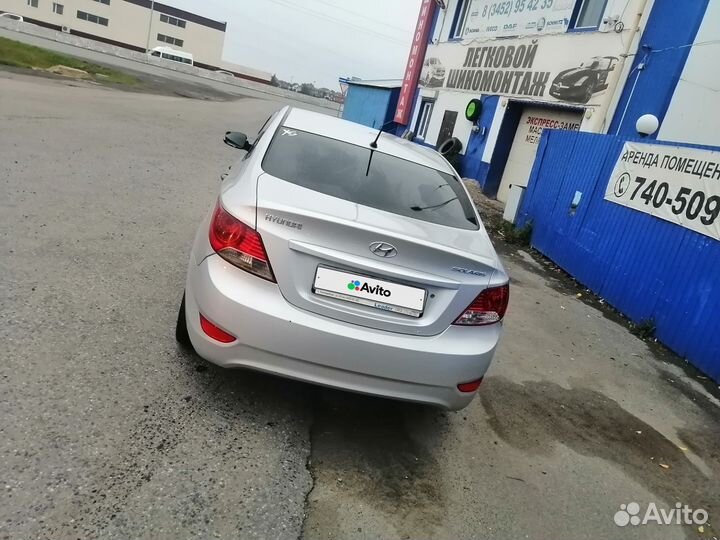 Hyundai Solaris 1.4 МТ, 2014, битый, 260 000 км