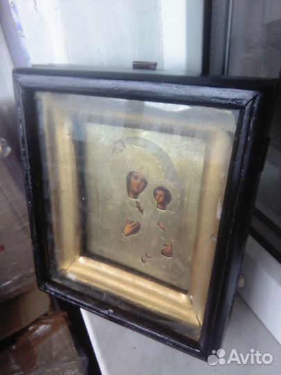 Старинная икона Иверская Богородица в киоте.Письмо