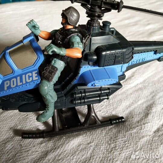 Игрушка вертолет с солдатом