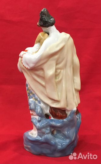 Статуэтка фарфоровая. Майская ночь. СССР