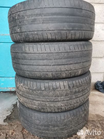 Michelin Latitude Tour HP 8/10 R17