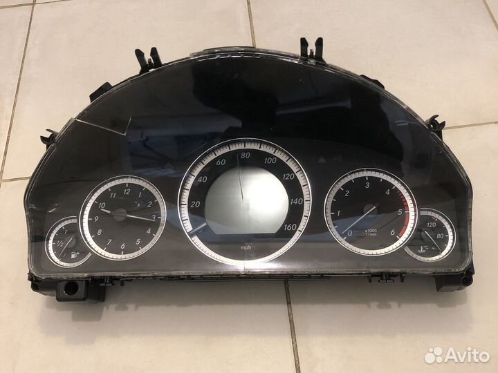 Приборная панель w212