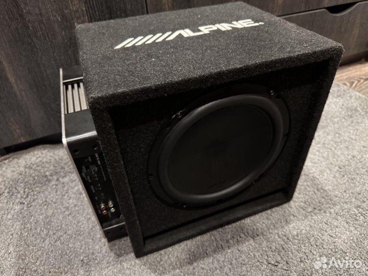 Сабвуфер Alpine 500W с усилителем Mystery