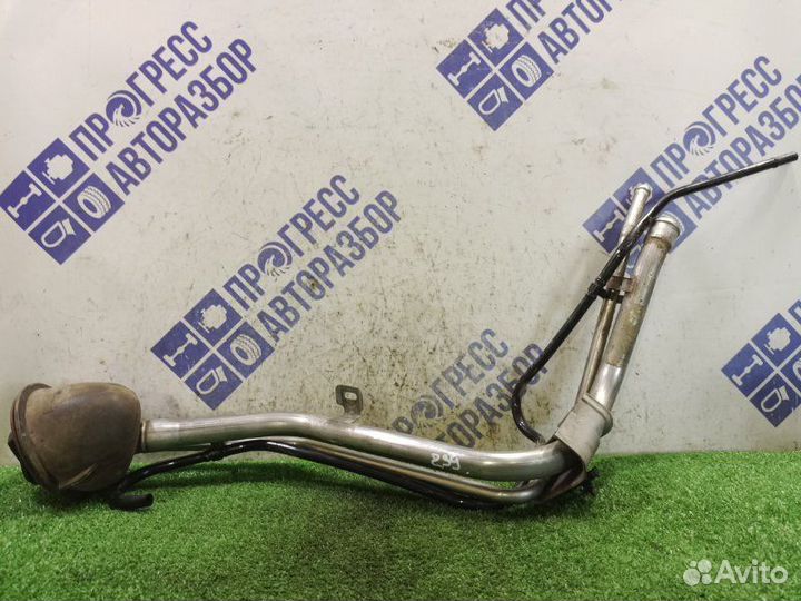 Горловина топливного бака Volvo S40 седан 1.6