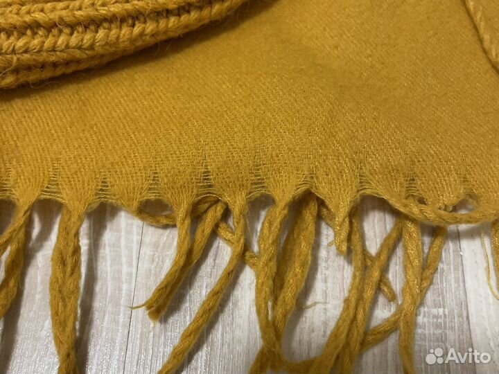 Шапка, палантин, угги 39-40