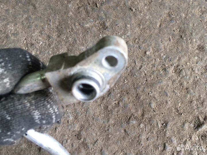 Toyota avensis Трубка