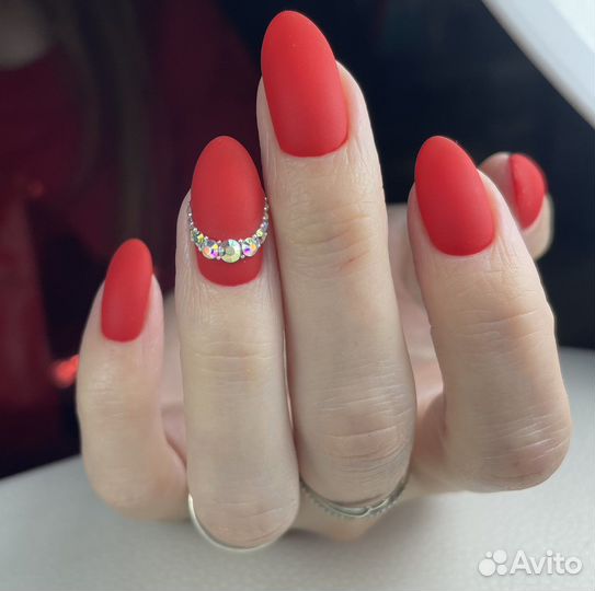 Маникюр и педикюр