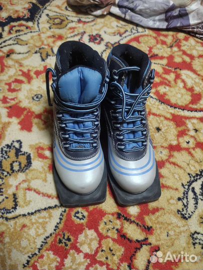 Лыжные ботинки