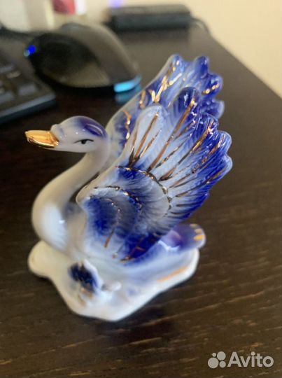 Статуэтки лебеди