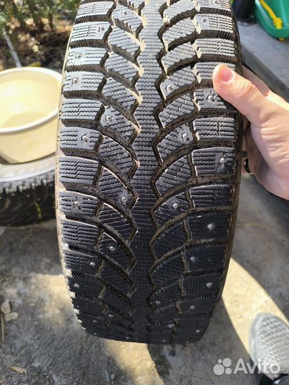 Bridgestone Blizzak Spike-01 205/65 R16