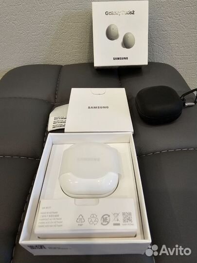 Samsung galaxy buds 2, полный комплект с чехлом