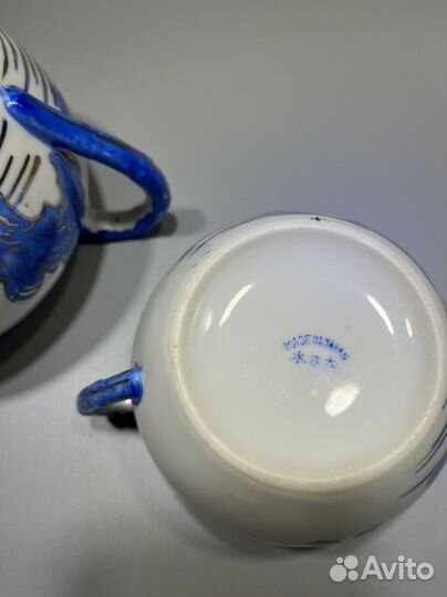 Фарфоровые чайник и сахарница