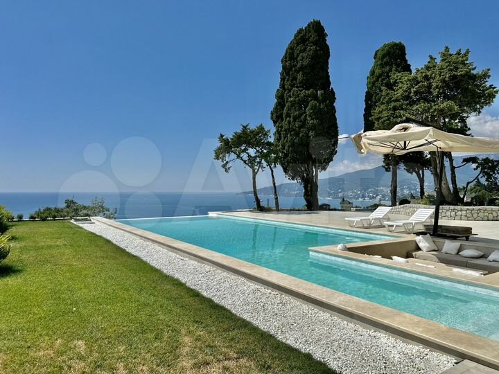 Дом 693,4 м² на участке 20,5 сот.