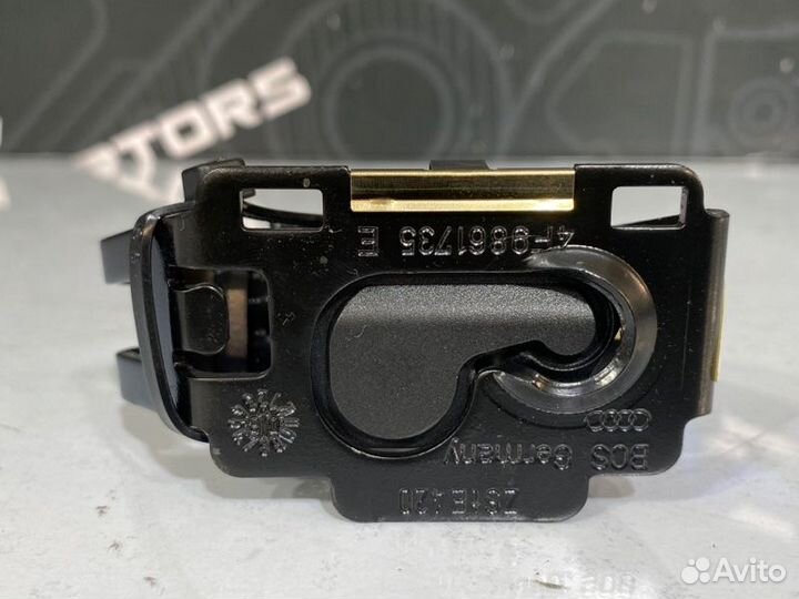 Крепление сетки багажника левое Audi Q7 4L BAR