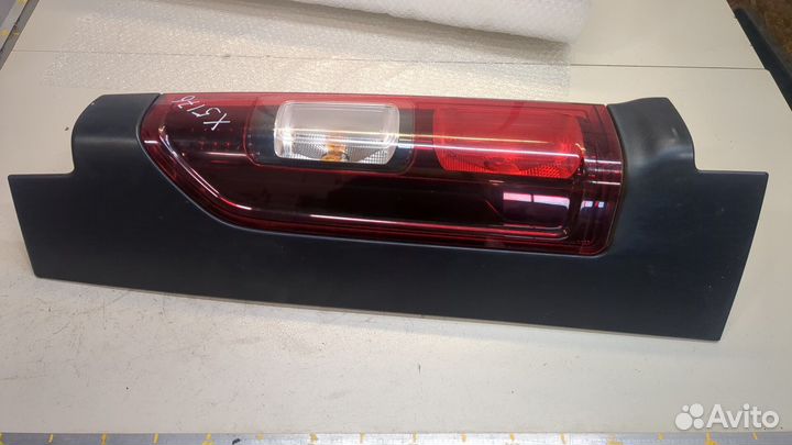 Фонарь (задний) правый Opel Vivaro, 2015