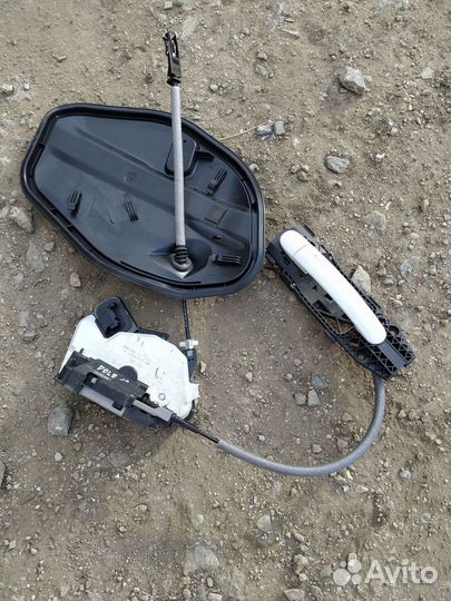 Замок двери передней правой Volkswagen Polo (Mk5)