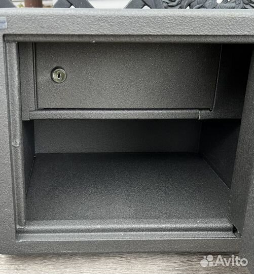 Сейф для денег, драгоценностей Safetronic