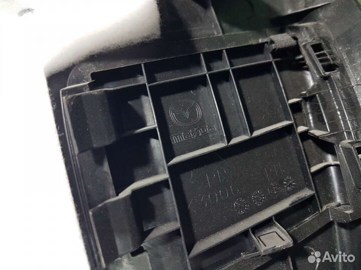 Обшивка крышки багажника mazda 3 bl