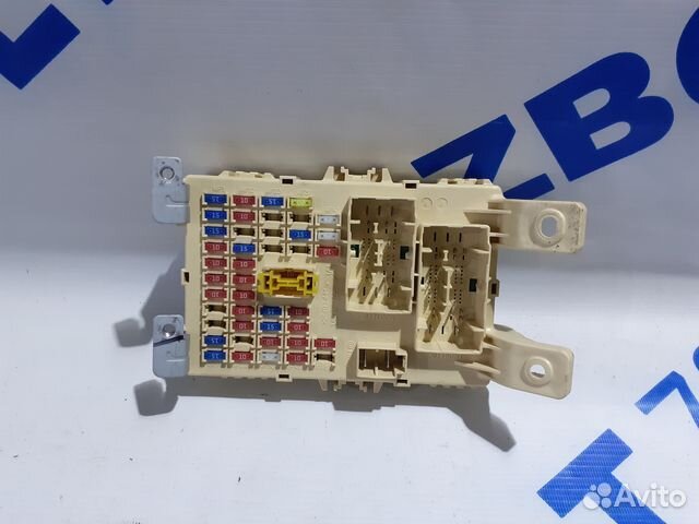 Блок предохранителей салонный KIA RIO 3 1.4 ат сед
