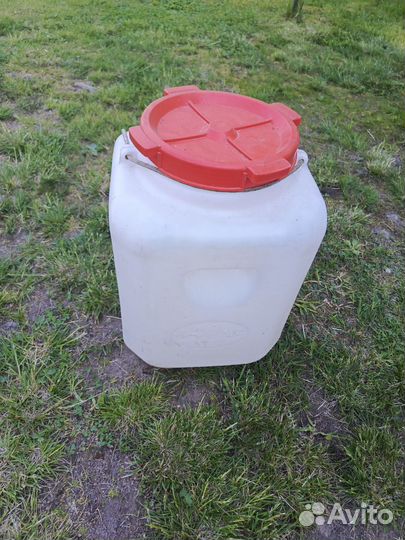 Емкость для воды бу 40л