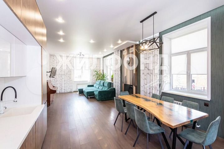 Дом 484 м² на участке 11,8 сот.