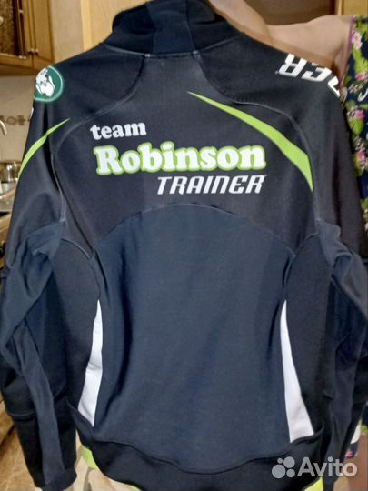 Верх разминочного костюма