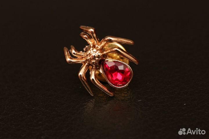 Брошка паук с камнем