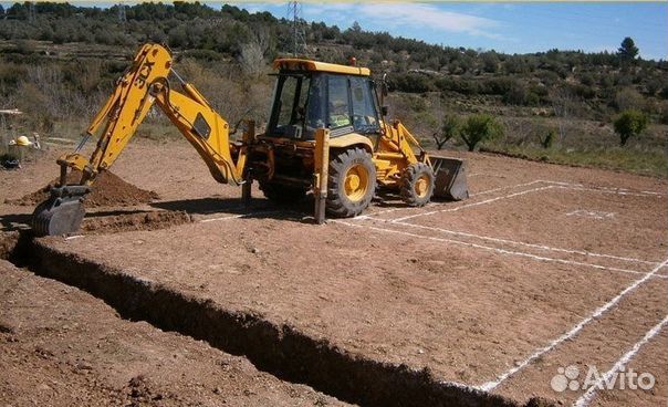Экскаватор погрузчик аренда. Трактор услуги