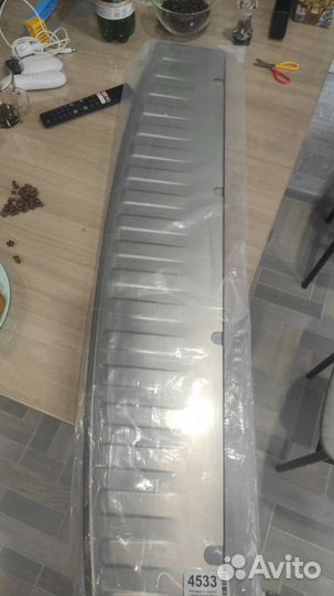 Накладка на задний бампер rav4