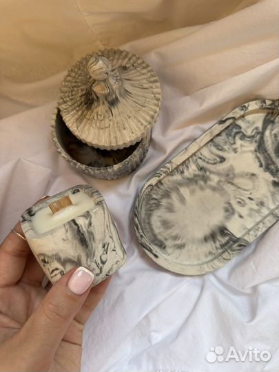 Наборы свечей и фигуры из гипса