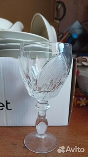 Хрустальные бокалы и рюмки. Описание