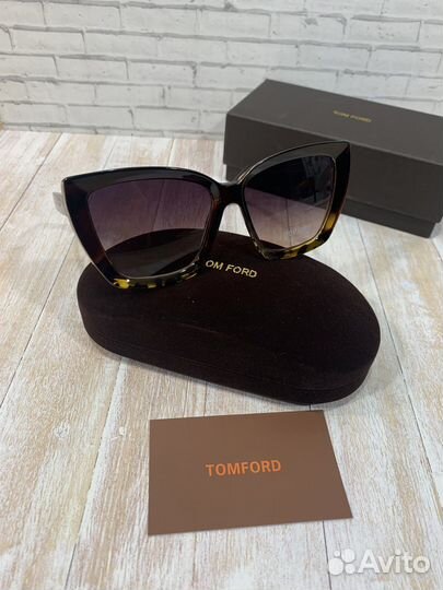Солнцезащитные очки Tom Ford
