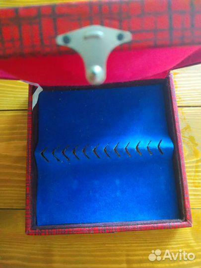 Подарочная коробка