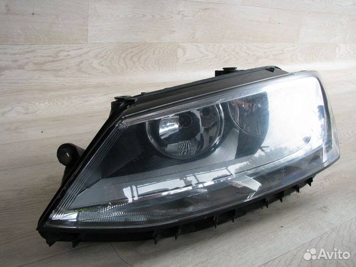Volkswagen Jetta 6 Фара передняя левая 2010+