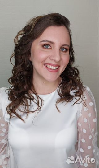 Модель на макияж и оформление бровей