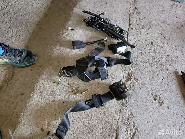 Ремень безопасности на Мерседес 140