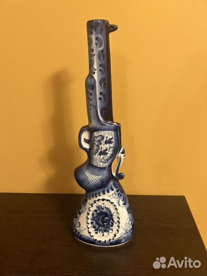 Бутылка гжель ружье