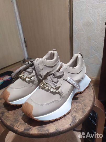 Кроссовки женские 37 размер