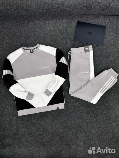 Спортивный костюм adidas