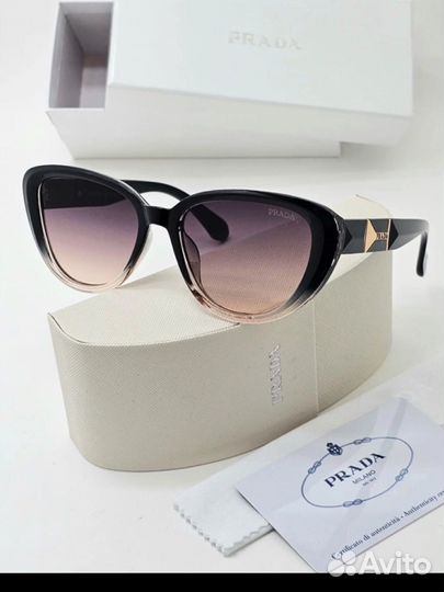 Солнцезащитные очки женские prada