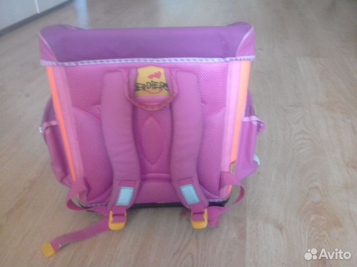 Ранец для девочки DerDieDas объём 20.5 л