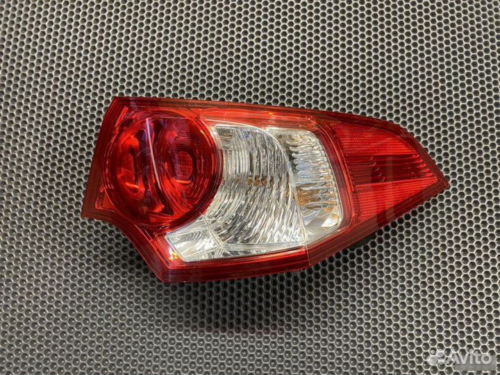 Фонарь задний правый Honda Accord 8