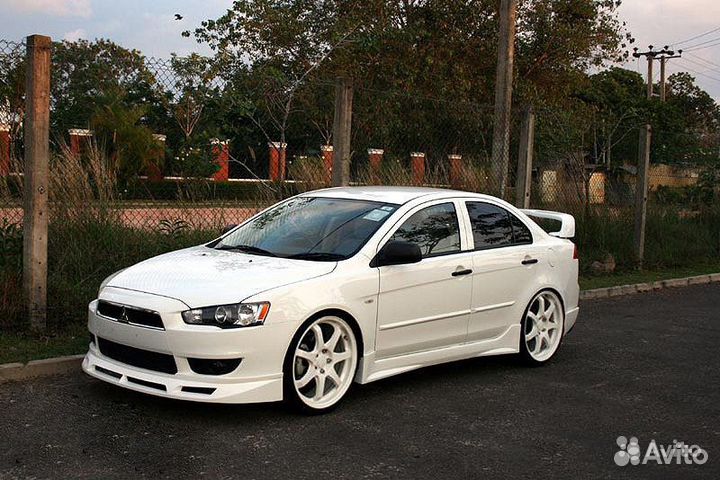 Тюнинг обвес Accolade на Mitsubishi Lancer 10