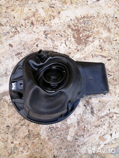 Лючок бензобака Volkswagen Passat B6