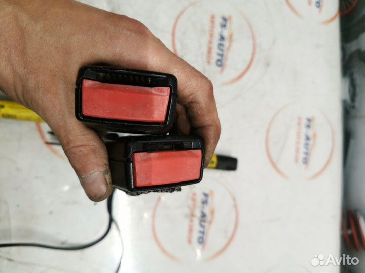 Замок ремня безопасности передний Ford Kuga 1 2.0