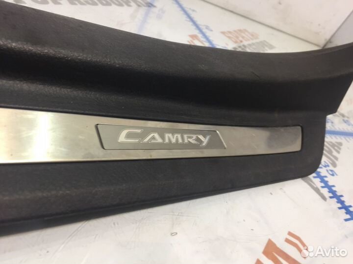 Тойота Камри Накладка порога в салон задняя левая