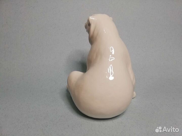 Фарфоровая статуэтка Белый медведь