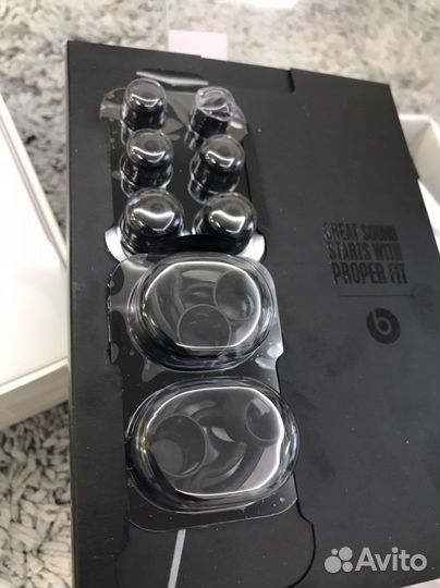 Коробка от оригинальных Beats X