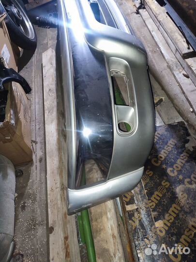 Продам бампер Hilux Surf 185