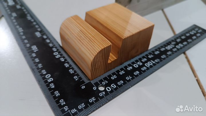 Подставка для телефона из дерева